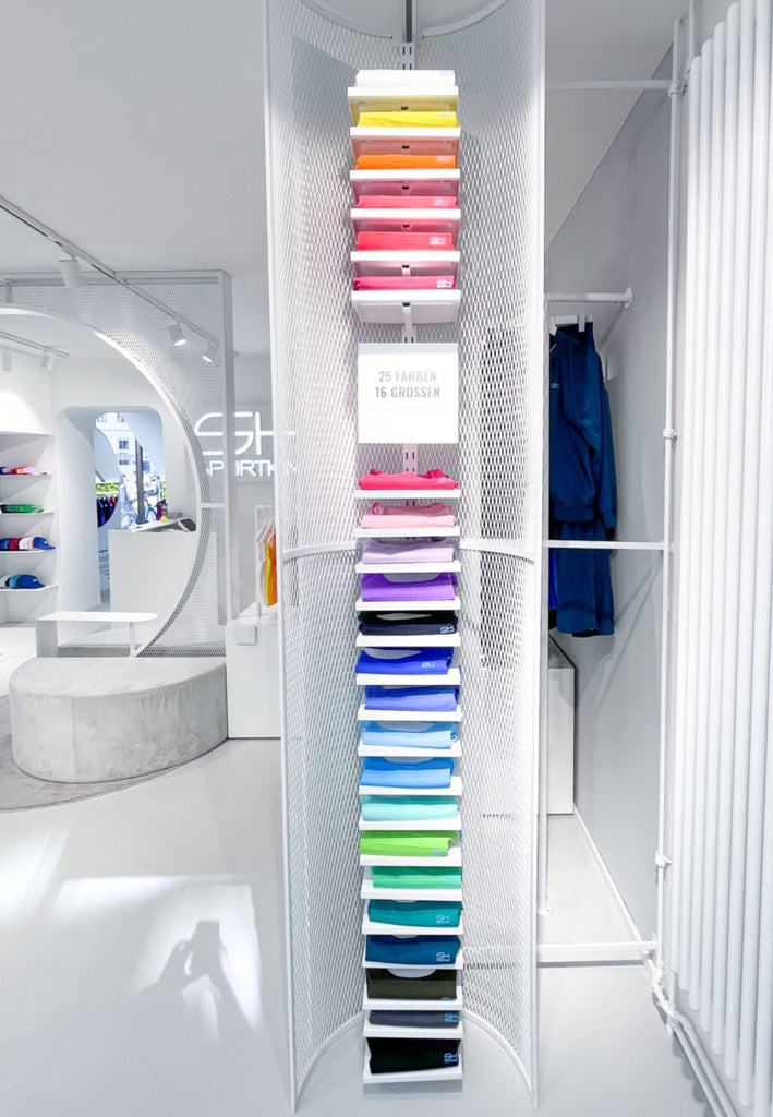 Farbvielfalt im Sportkind Store in Augsburg